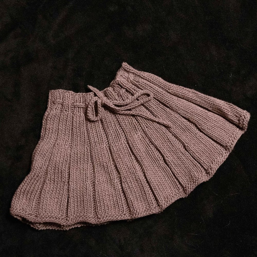 NWOT Tuchinda thick handknit skirt, dark mauve, size girls' 6